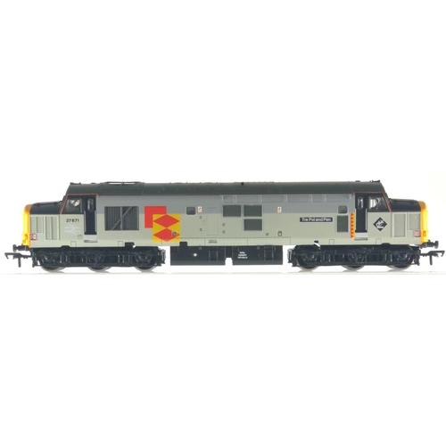 675 - Class 37/5 Diesel 37671 Railfreight Tre Pol and Pen. Manufactured by Bachmann. Makers Catalogue No 3... 