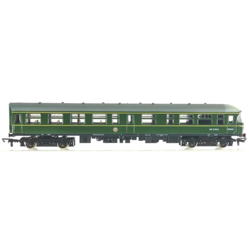 729 - D105 2 Car Pennine DMU BR Green. Manufactured by Dapol. Makers Catalogue No D105