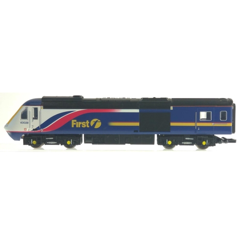 734 - Great Western Trains High Speed Train Pack. Manufactured by Hornby. Makers Catalogue No R2299