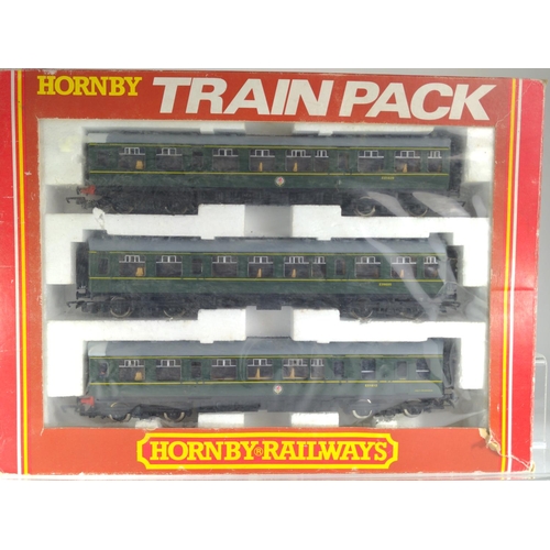 735 - BR 3 Car Diesel Multiple Unit DMU Class 110. Manufactured by Hornby. Makers Catalogue No R369