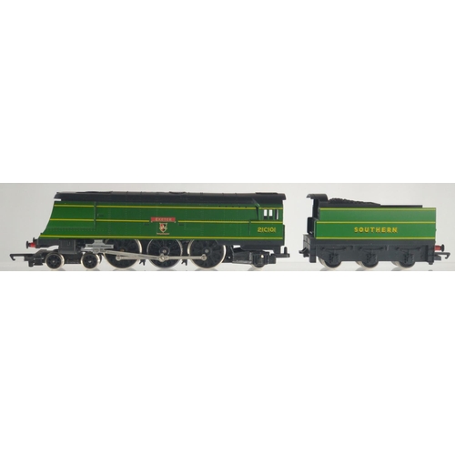 739 - Ltd Edition 3790 of 4000 SR 4-6-2 West Country Class Exeter in wooden presentation box. Manufactured... 