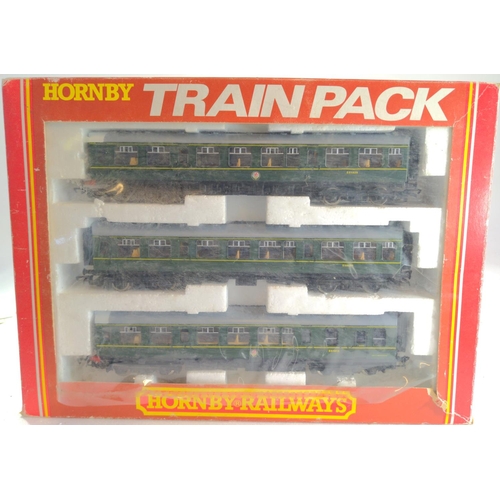 735 - BR 3 Car Diesel Multiple Unit DMU Class 110. Manufactured by Hornby. Makers Catalogue No R369