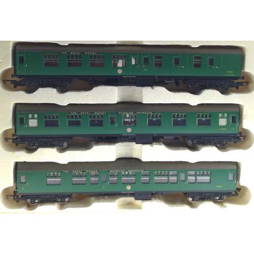 799 - Ltd Edition 673 of 1500 Royal Wessex Train Pack, includes headboard instructions & certificate. ... 