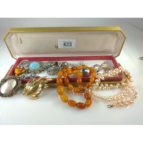 423 - Collection of jewellery, including five pairs of 925 silver earrings (one bead set), an amber-c... 