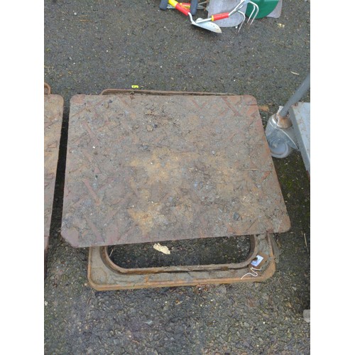 15 - Cast inspection cover. 69cm x 55cm