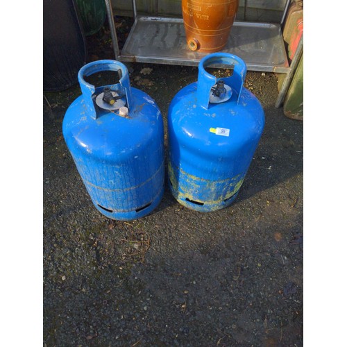 59 - 2x 15kg butane canisters. One empty one with some contents.