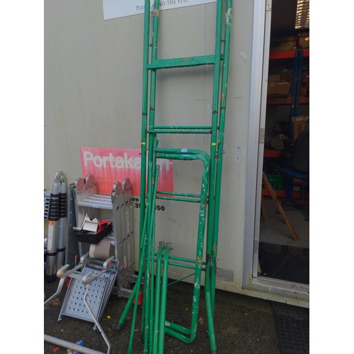 91 - Green metal scaffold frame (no boards)