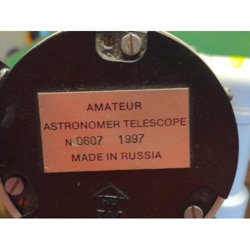 133 - Amateur astronomer telescope 