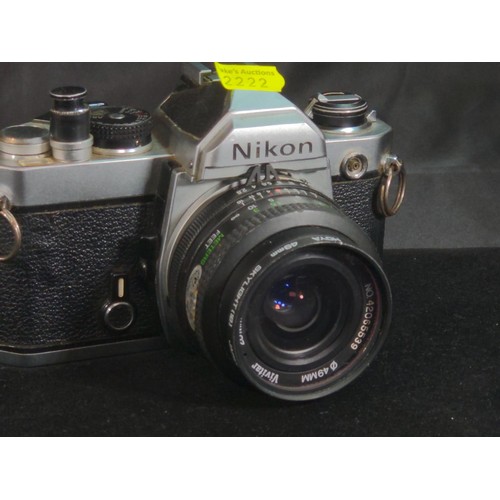 642 - Nikon FM SLR camera with Vivitar 200 mm telephoto lens and 28mm lens plus Nikon speedlight SB-16 plu... 