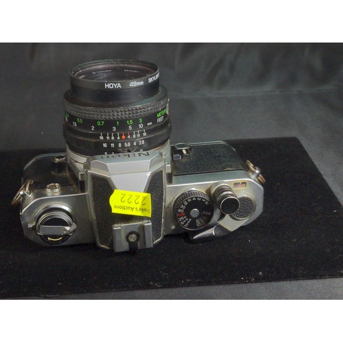 642 - Nikon FM SLR camera with Vivitar 200 mm telephoto lens and 28mm lens plus Nikon speedlight SB-16 plu... 