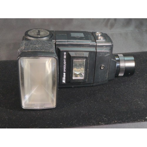 642 - Nikon FM SLR camera with Vivitar 200 mm telephoto lens and 28mm lens plus Nikon speedlight SB-16 plu... 