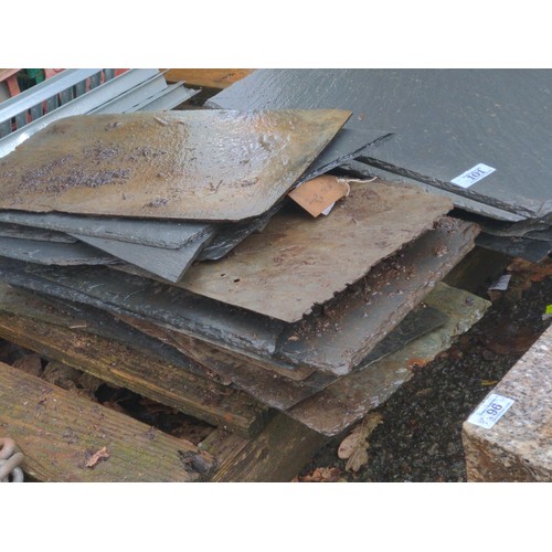 101 - Roofing slates, approx half @ 50cm x 25cm