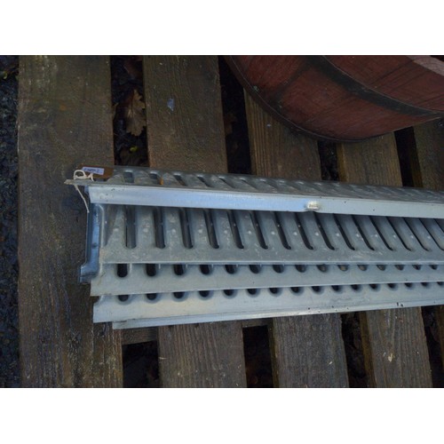 104 - 6 drainage covers. 100cm x 12cm