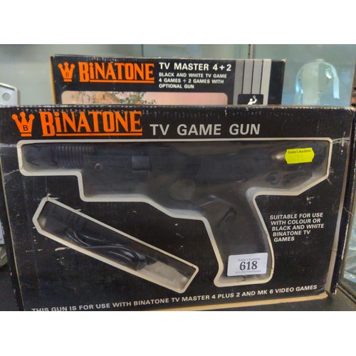 618 - Binatone TV Master 4 +2 games console with gun.