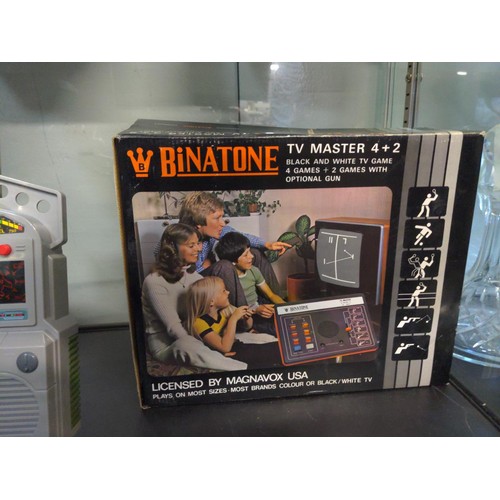 618 - Binatone TV Master 4 +2 games console with gun.