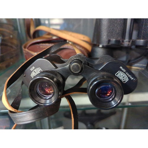 640A - Pair of DDR Carl Zeiss Jena 8 x 30 w binoculars with original leather case.