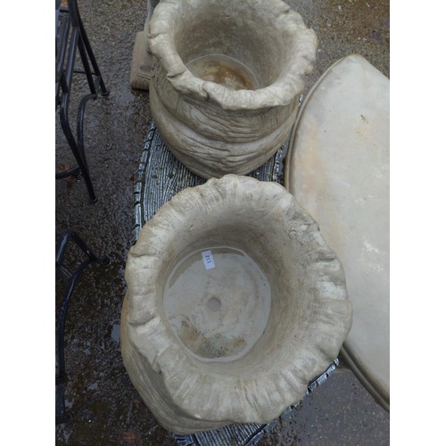 132 - 2 x modern sack shaped planters D40cm H23cm