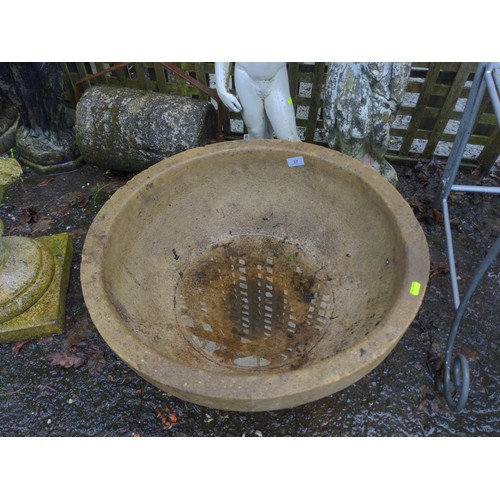 37 - Large concrete planter. D62cm H31cm