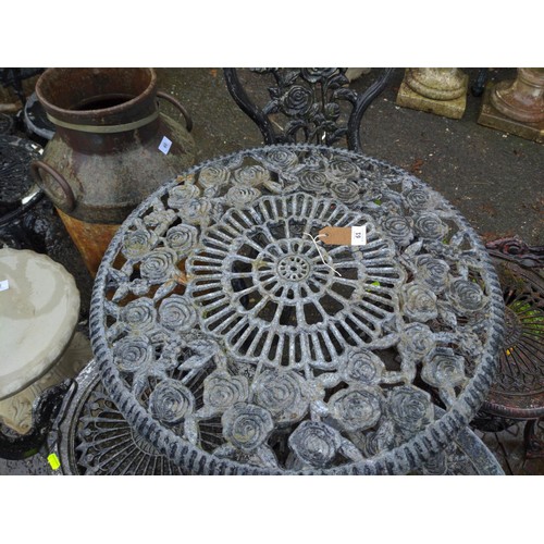 61 - Cast aluminium bistro table with 4 chairs (made of 2 pairs)