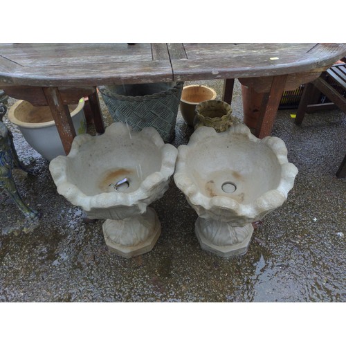 137 - 2 x Tulip design concrete planters D46cm H48cm