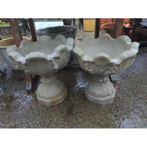 137 - 2 x Tulip design concrete planters D46cm H48cm