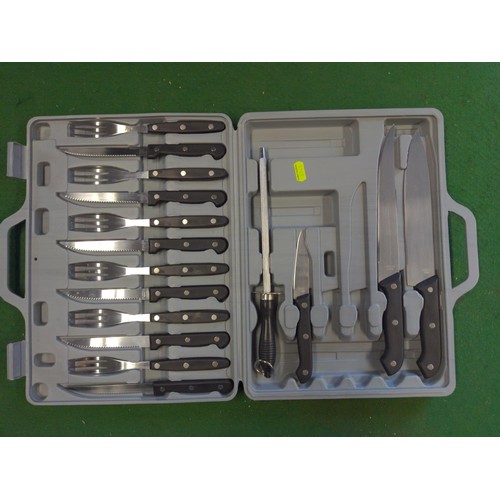 314 - Set of cased steak knives and forks with carving set