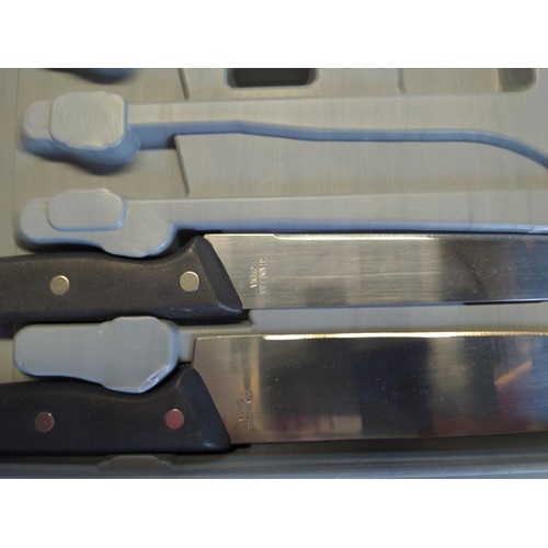 314 - Set of cased steak knives and forks with carving set