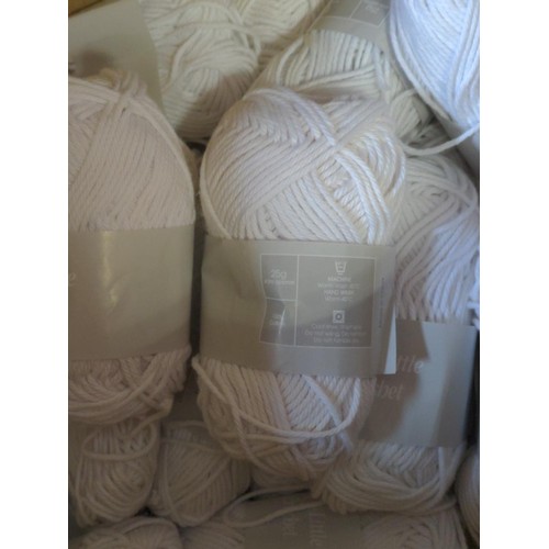 347 - 60 x 25 gram 'Little Big Crochet' white yarn