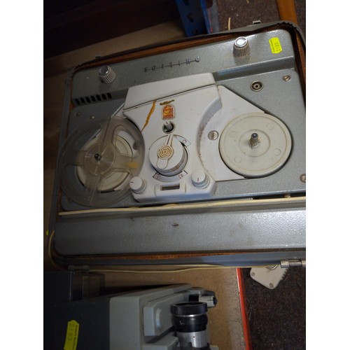 365 - Philips reel to reel player + Eumig Mark-s-709 projector