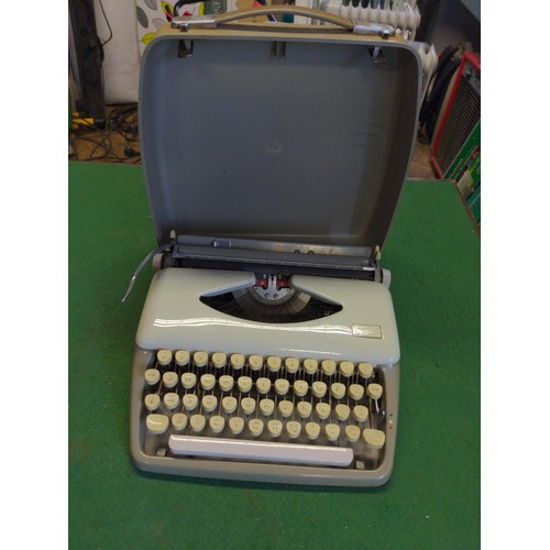 388 - Adler Tippa Type writer