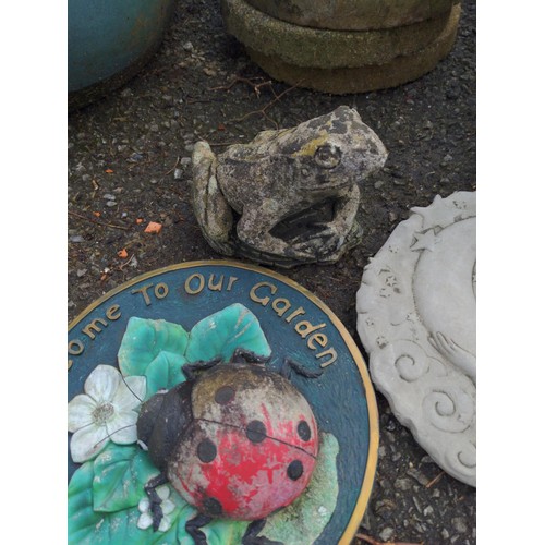 252 - Quantity of garden items Inc strawberry planter, concrete frog, snail and round paving slabs.