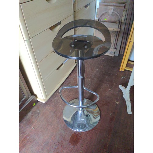 422 - 3 perspex and chrome adjustable ht bar stools