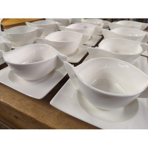 717 - Villeroy & Boch Premium porcelain new wave range 12 x soup bowls and 12 x plates & Royal ran... 