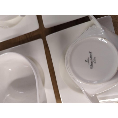 717 - Villeroy & Boch Premium porcelain new wave range 12 x soup bowls and 12 x plates & Royal ran... 