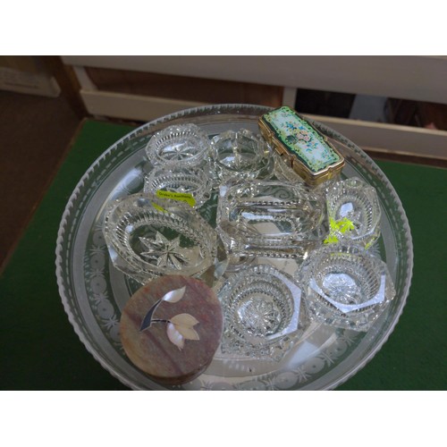 699 - Glass pin dishes, trinket pots and etched glass Taza