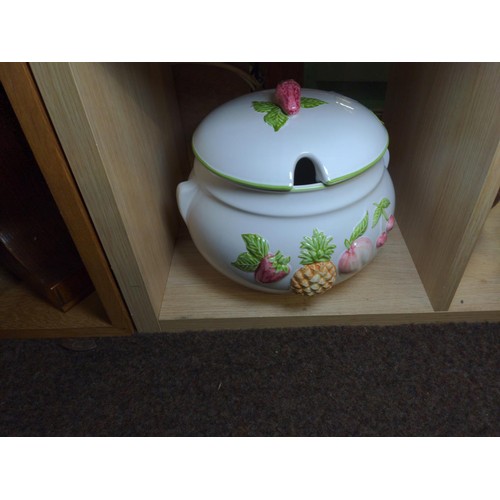 708 - Large lidded serving dish for fruit salad etc, ht 24 cms