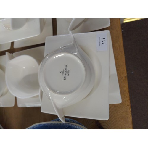 717 - Villeroy & Boch Premium porcelain new wave range 12 x soup bowls and 12 x plates & Royal ran... 