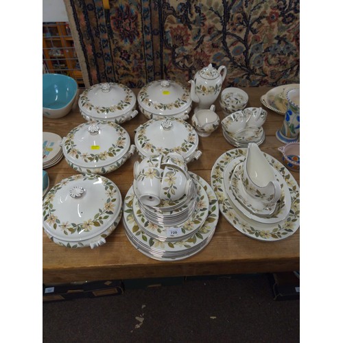 720 - Large qty. of Beaconsfield Wedgwood dinner ware, tea, coffee, tureens & serving plates 