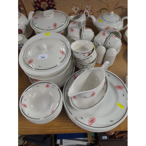 724 - Johnson Brothers, dinner ware with poppy design