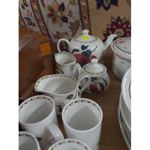 725 - The RHS Queens Collection-Hookers Fruit, 6 mugs, teapot, jugs & sugar bowl.