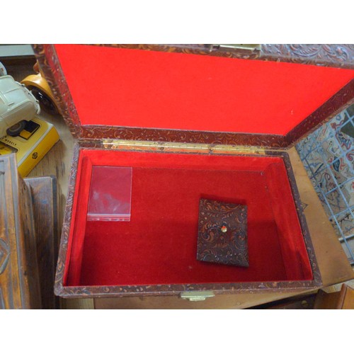 727 - Qty. of wooden boxes & collectables