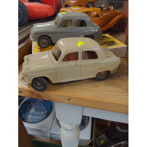 728 - Victory industries vintage cars, wooden car models & boxed AA collectors models.