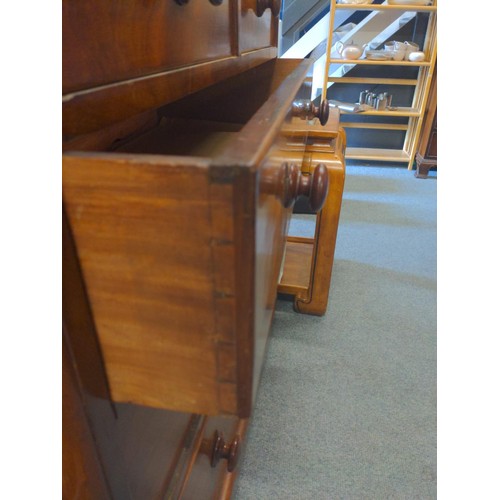 1092 - Early mahogany veneer Two over three chest of drawers W106cm D48cm H105cm 