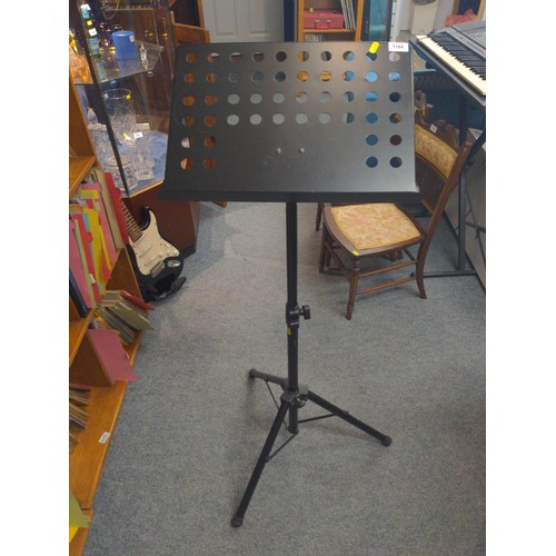 1164 - Adjustable music stand