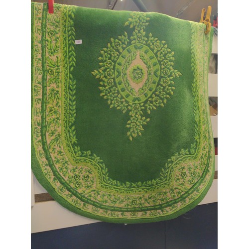 1227 - Green and white oval heavy woven rug 127x180cm 