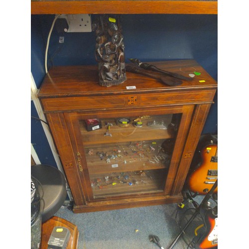 953 - Edwardian inlaid 3 shelved display cabinet. 74cm long x 29cm deep x 94cm high