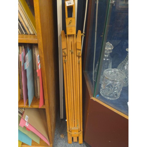 959 - Daler Rowney easel