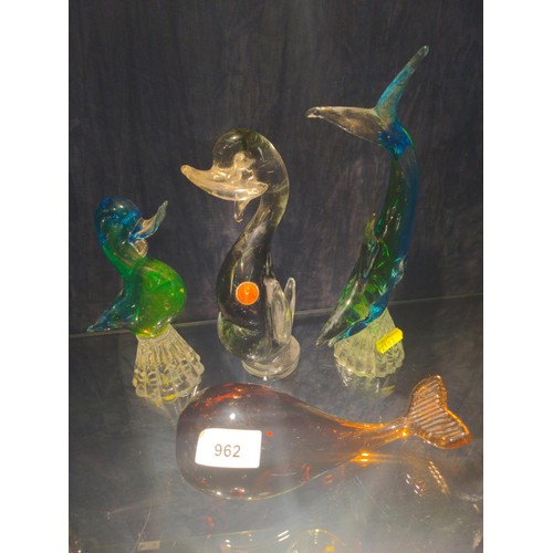 962 - 4 pieces of studio glass inc. 3 Muano animals & Wedgwood whale.