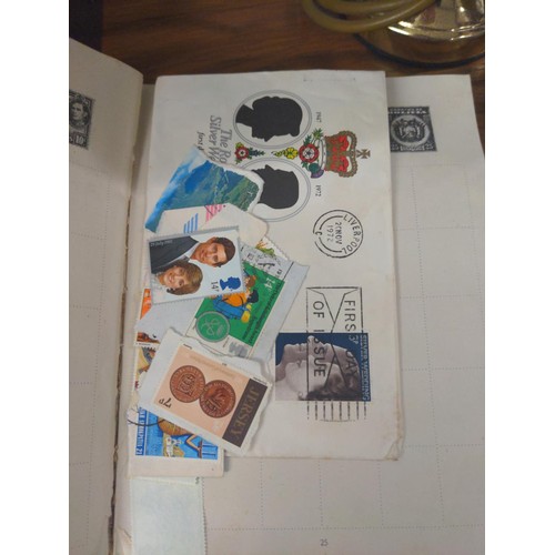 982 - Royal Mail stamp album & contents