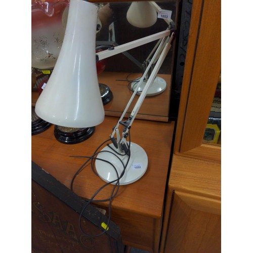 1052 - Angle poise lamp 